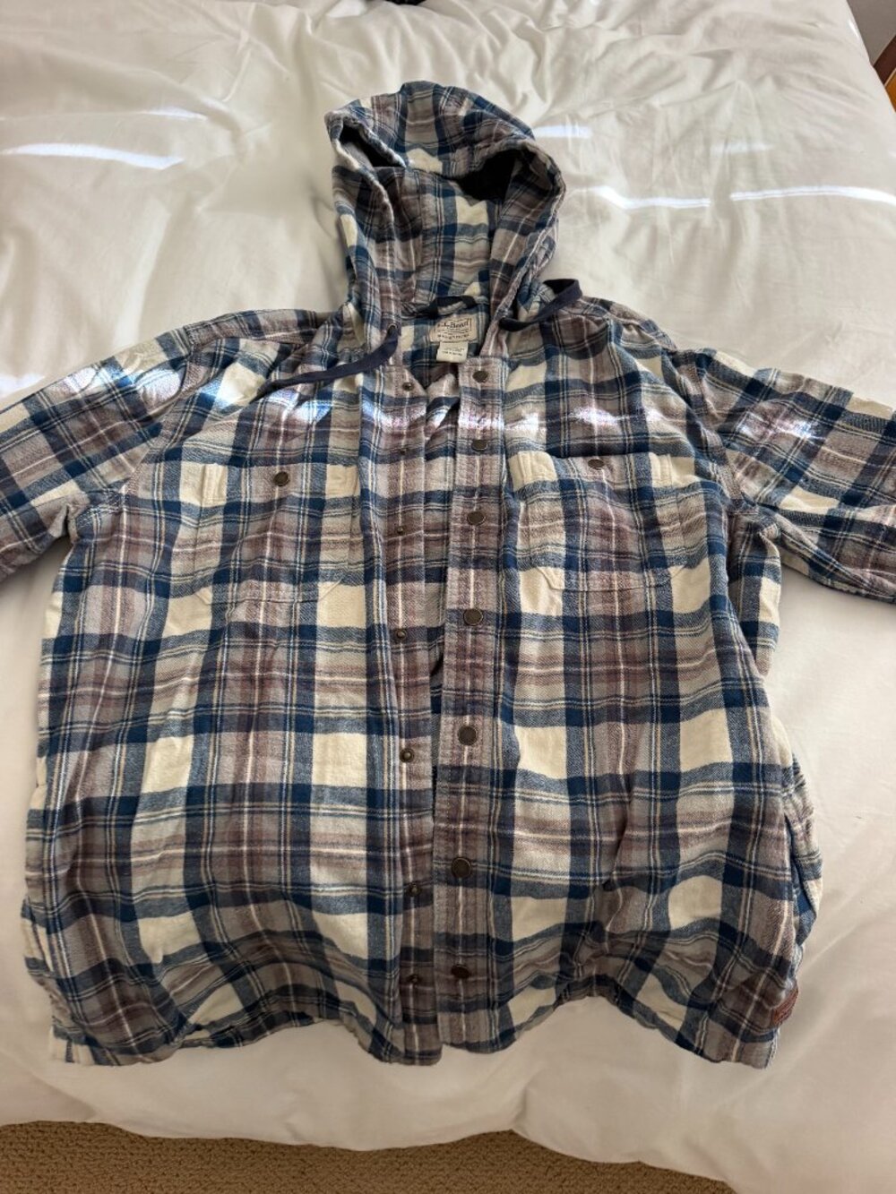 L.L. Bean Men's Hooded Plaid Flannel Shacket with side pockets Size L
